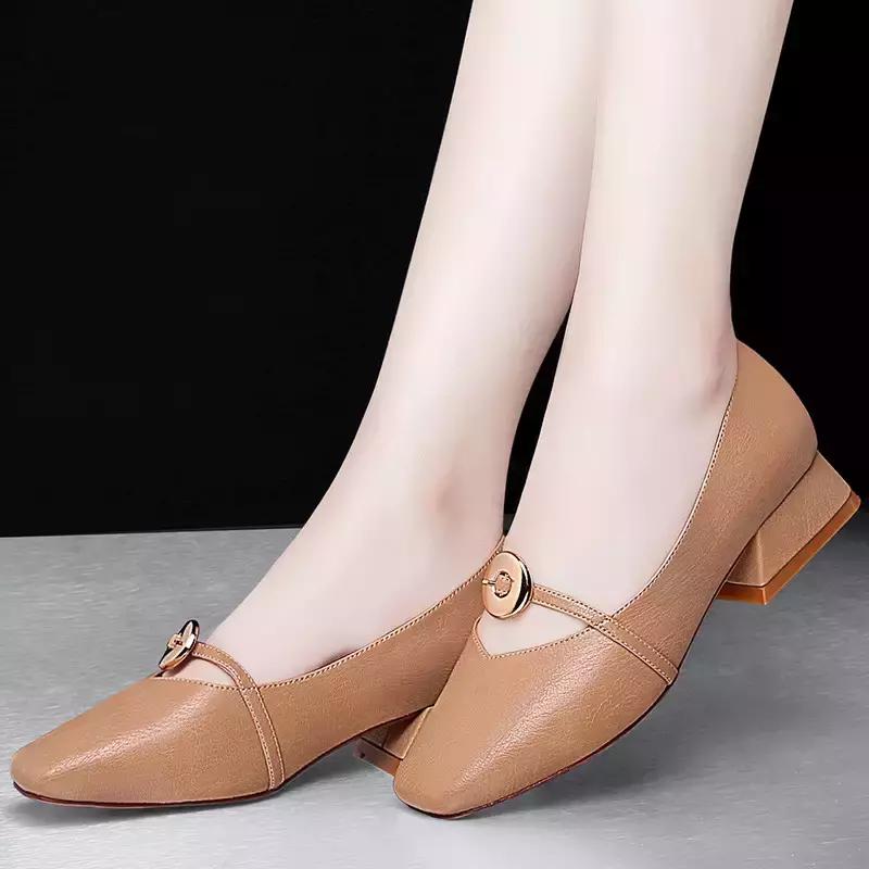 周末摆脱小细跟，粗跟鞋舒适又时髦