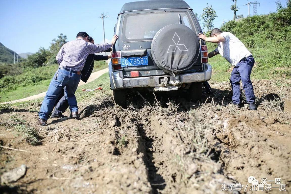 “鹿晗”在泥坑，妈妈在远方，你习以为常的幸福对他们却遥不可及