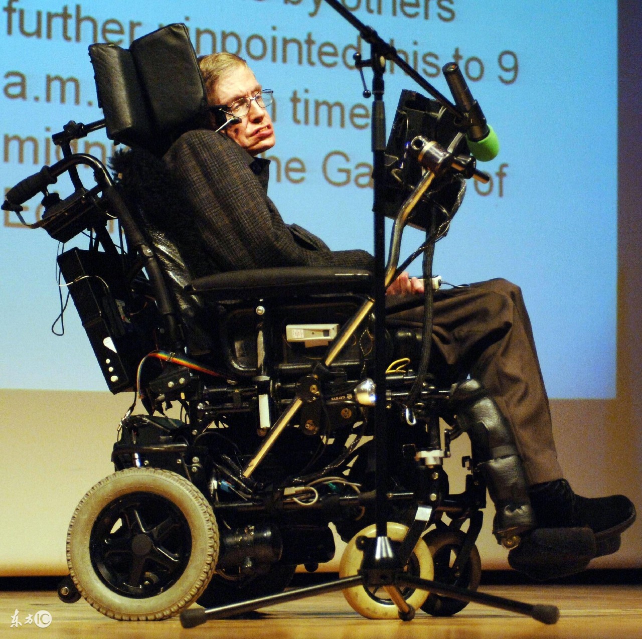 霍金是如何发现黑洞和宇宙的,霍金最强大脑