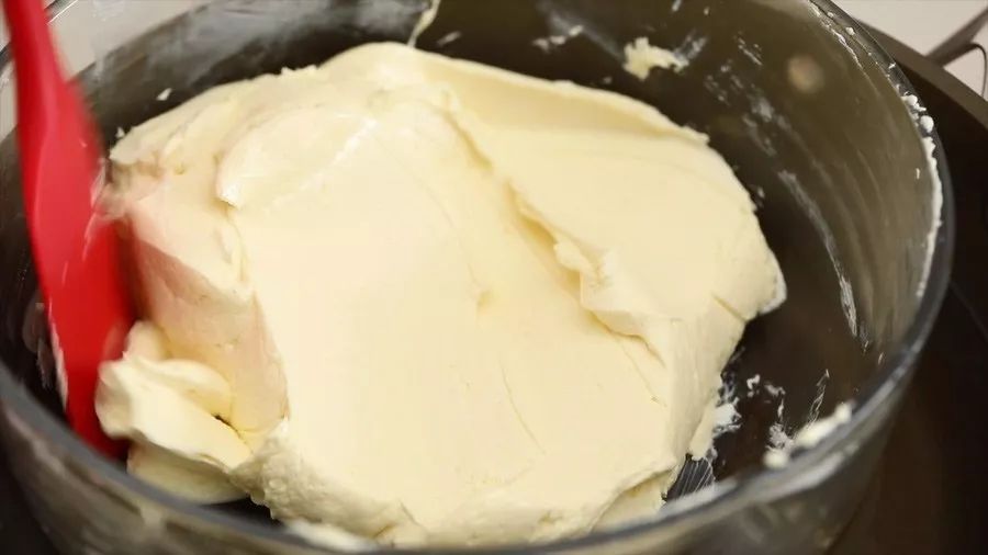 自己做裱花蛋糕简单方法,做蛋糕的简单方法裱花