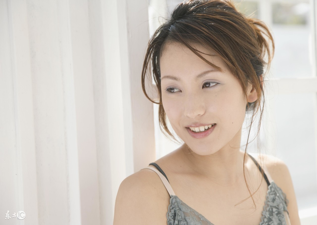 教你轻松消灭鼻头黑头,女童鼻子黑头出油怎么办