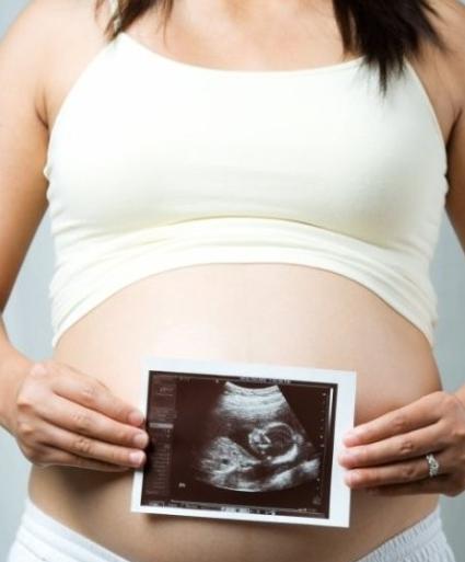 怀孕了下体出血要不要吃保胎药,刚怀孕有轻微的出血怎么保胎治疗