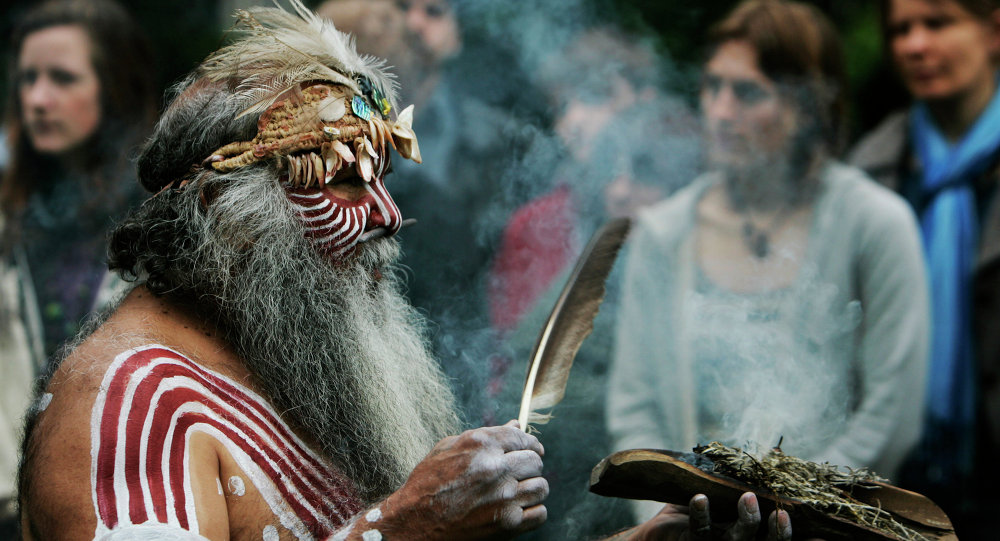 澳洲版终极吃货考验：把袋鼠、蜥蜴和鸸鹋当“路边餐”