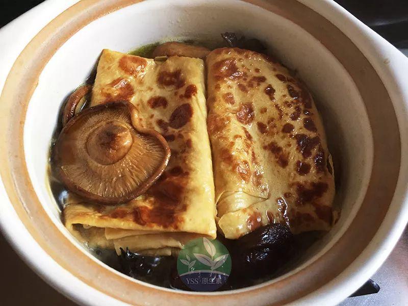 百变素食｜满屋的鲜香，秋天吃这道菜正当时！来一道红焖腐皮吧