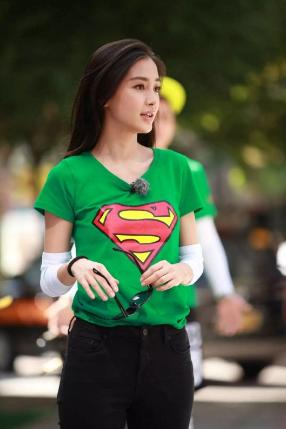 angelababy带小海绵拍写真,angelababy微博背景图是小海绵吗