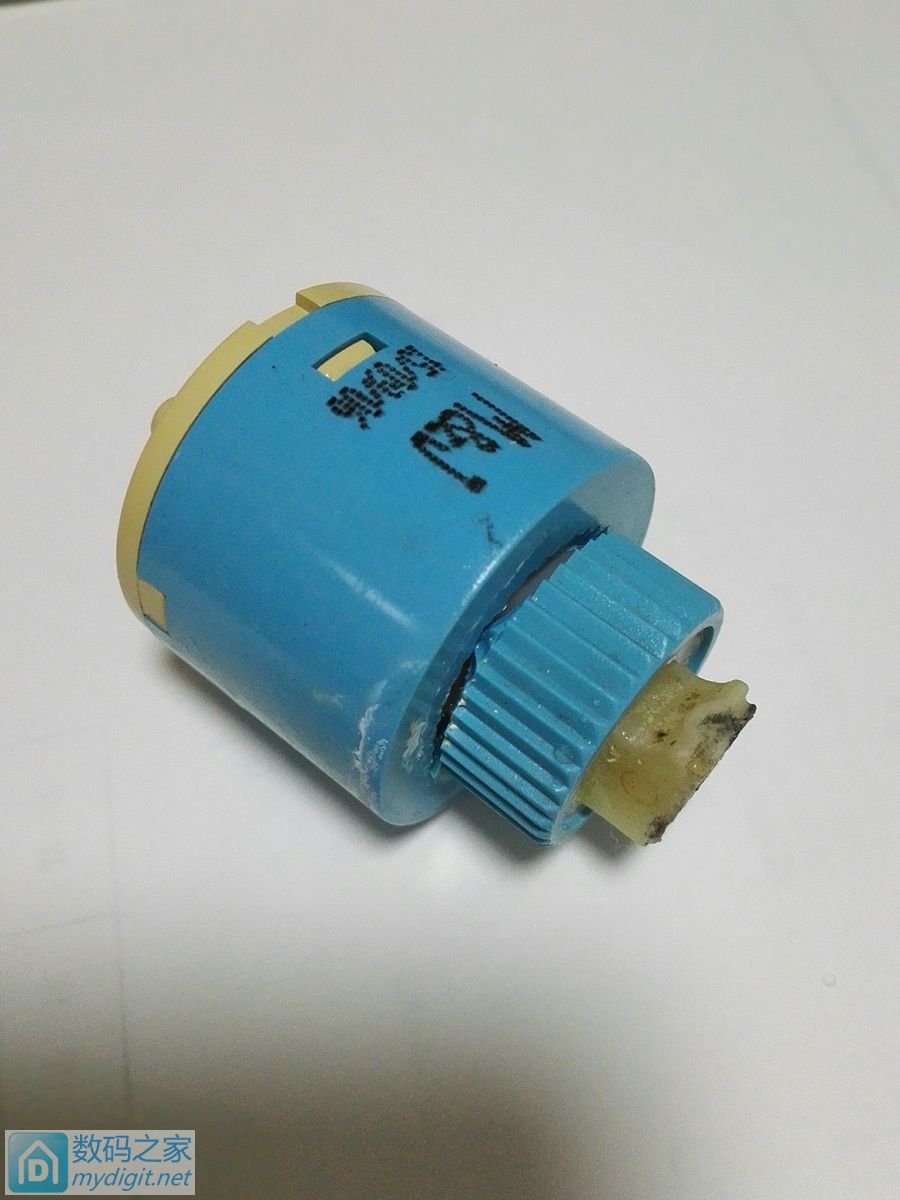 浴室龙头阀芯漏水修复,淋浴龙头漏水怎么换阀芯