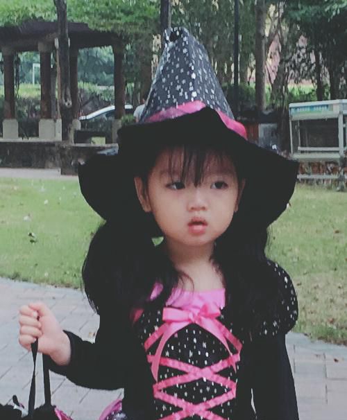 万圣节快乐，我亲爱的女巫婆！