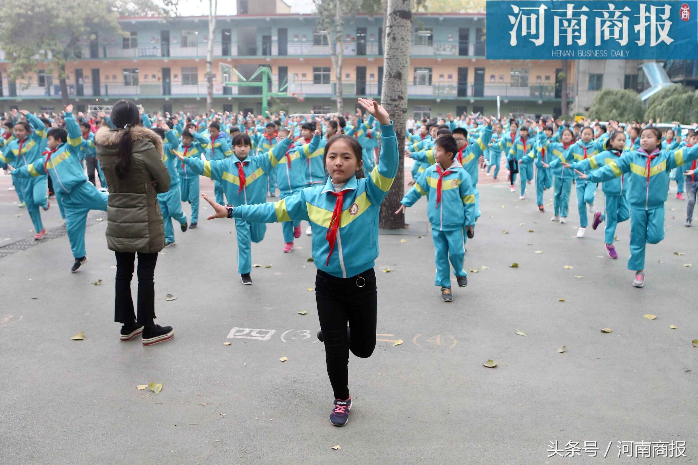 踢腿腾挪、拱手作揖……这家小学把戏曲进校园玩出新花样！