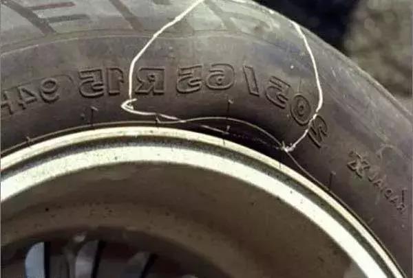 货车轮胎鼓包了还可以继续用吗,汽车轮胎鼓包了还能继续使用吗