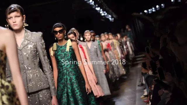 vivo x70 pro+和iqoo8pro哪个好 (erdem联名hm 鞋)