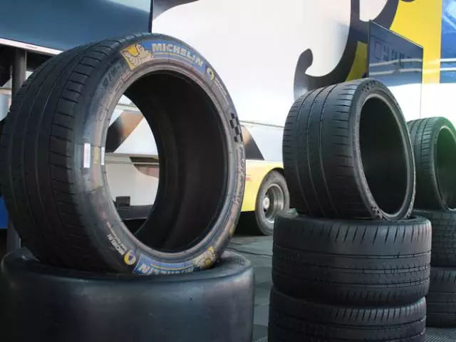 耐力赛绝非无休止地“画圈”,而是用轮胎来拓宽的哲学