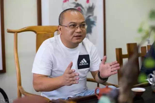 一横一竖，方见足球江湖