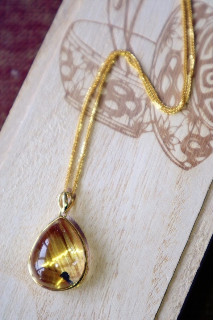 捷克红陨石水晶,捷克陨石要黑一点的还是绿一点的