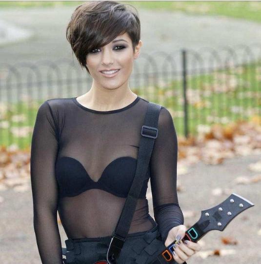 英超太太团女神,英超太太团维拉女神