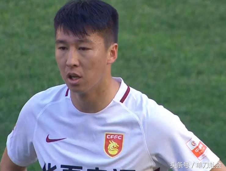 华夏国脚暴铲鲁能当家球星，遭主队万人球迷齐骂
