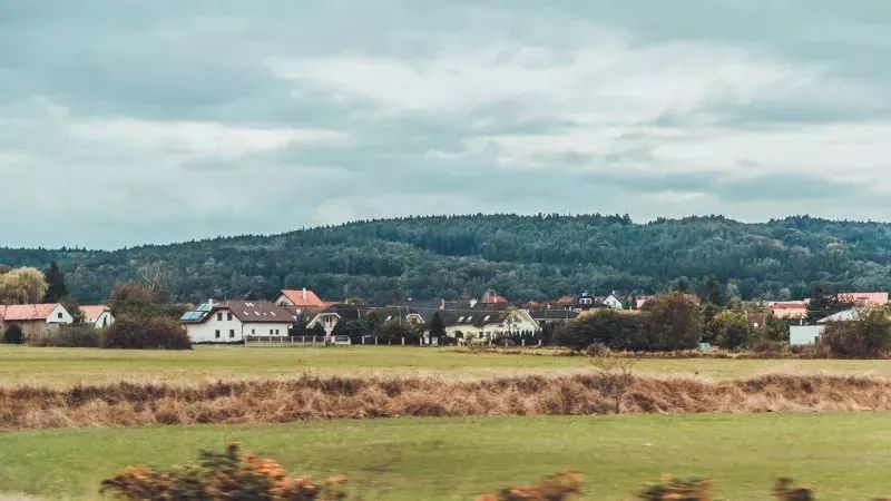 去欧洲旅游必须先去亚洲么,欧洲之行捷克