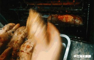 没了推着“汽油罐”的小贩,我们还能去哪吃甜到流汁儿的烤红薯?