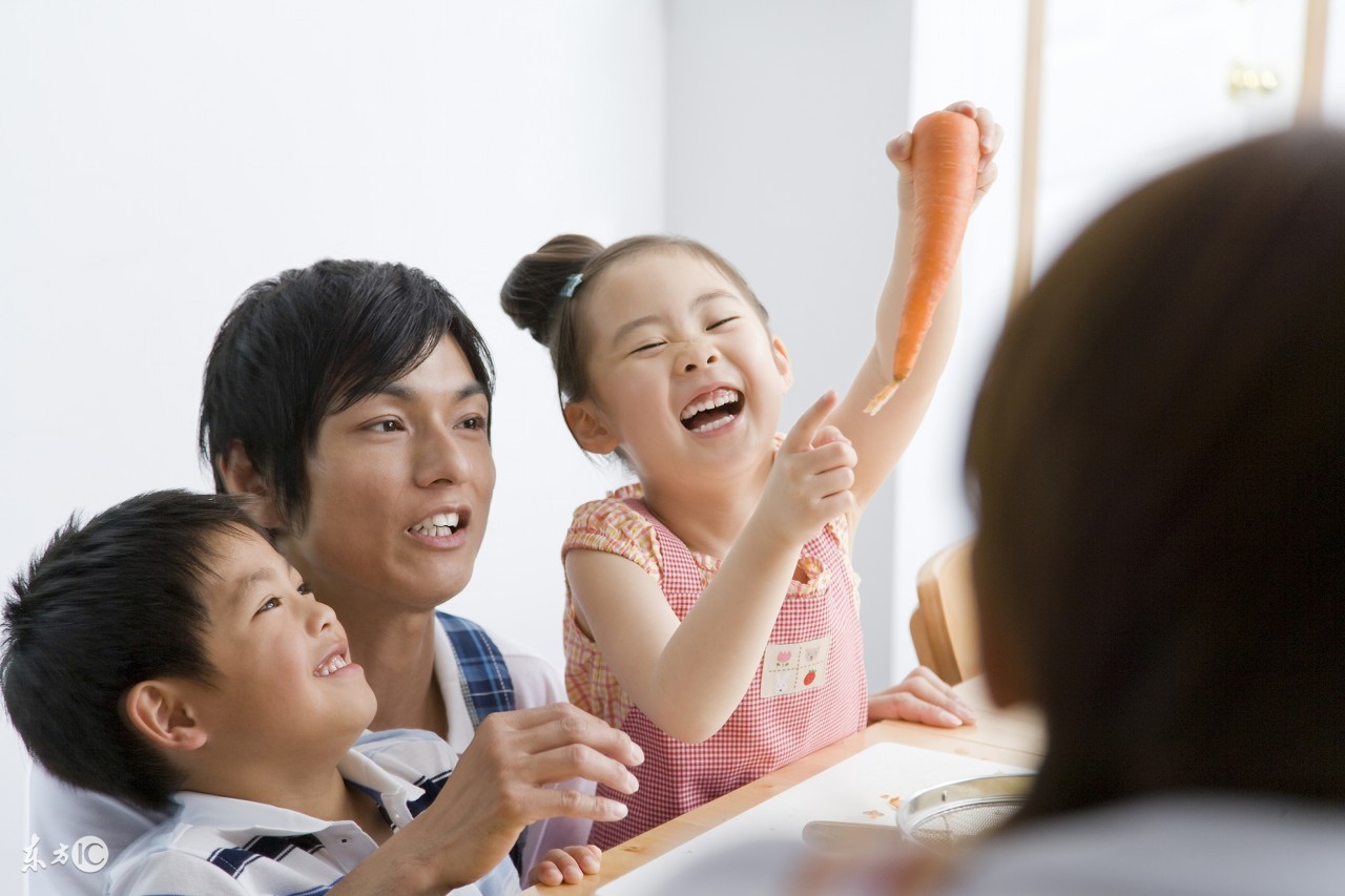 女儿在学校受了委屈家长该怎么做,孩子面对委屈的时候家长该怎么做