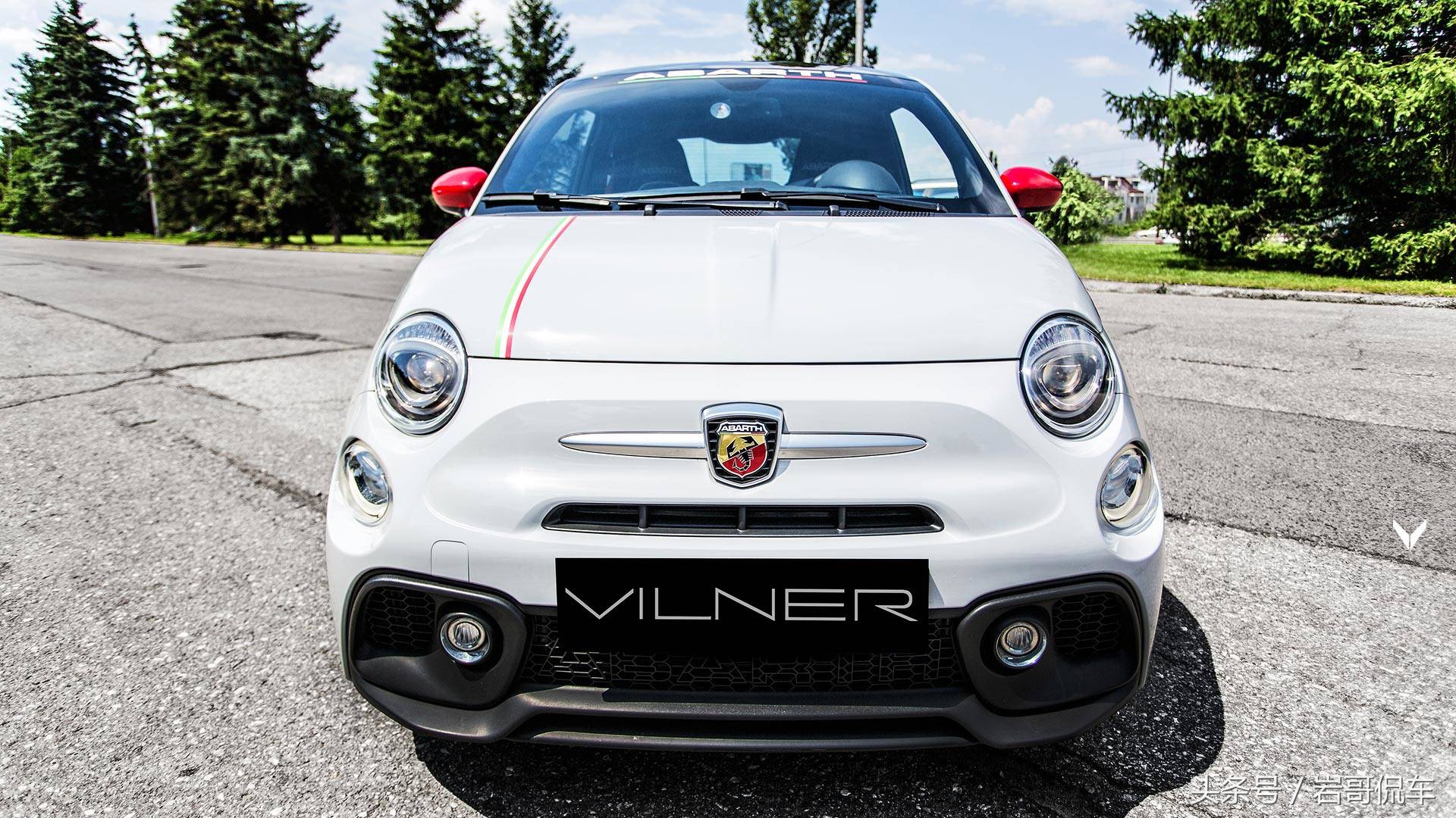 俗话说，穷人打蜡，富人镀晶，车漆美容也能看出贫富差距