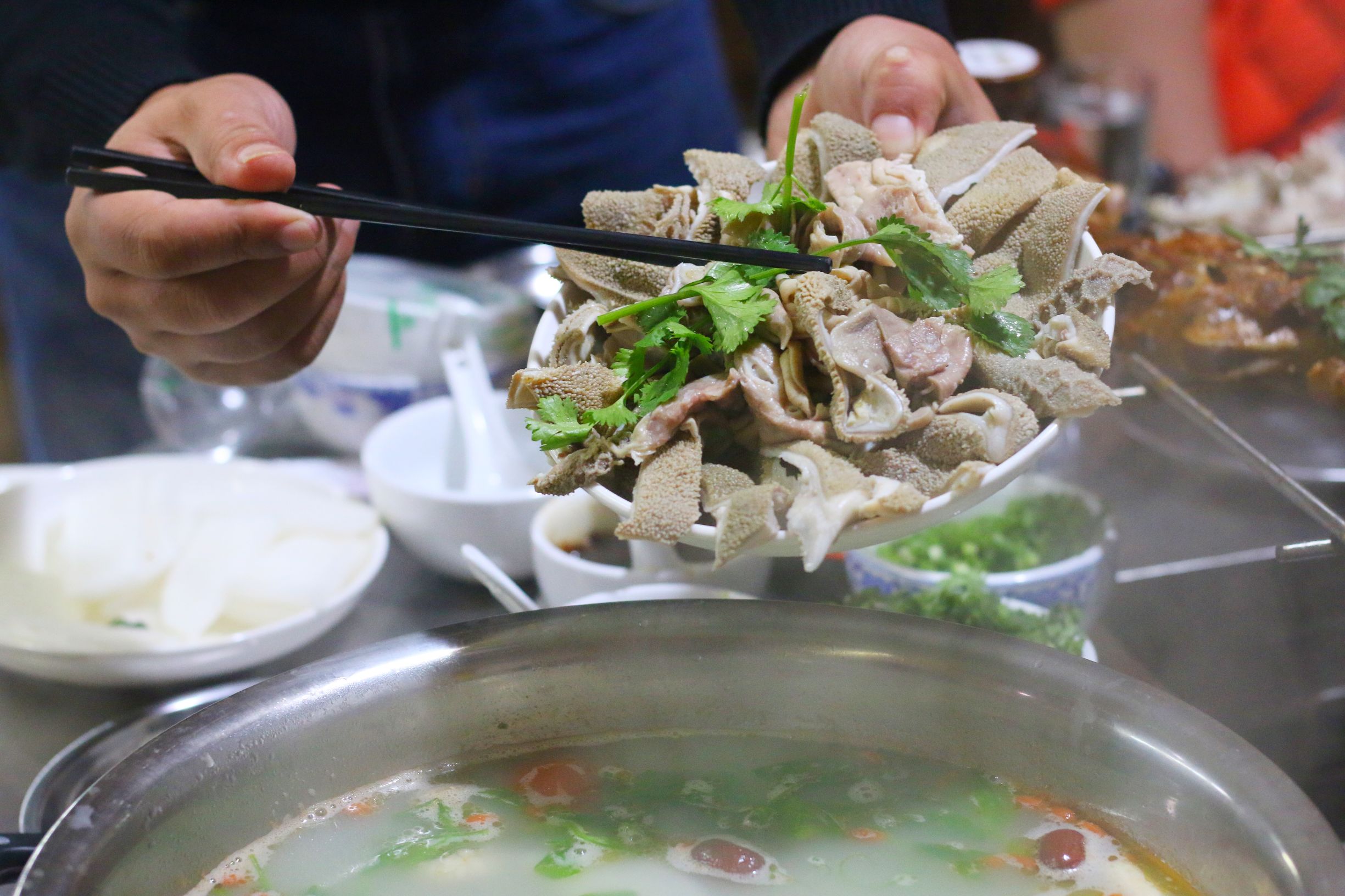 重庆吃烤全羊哪里好吃,重庆主城吃烤全羊加玩耍