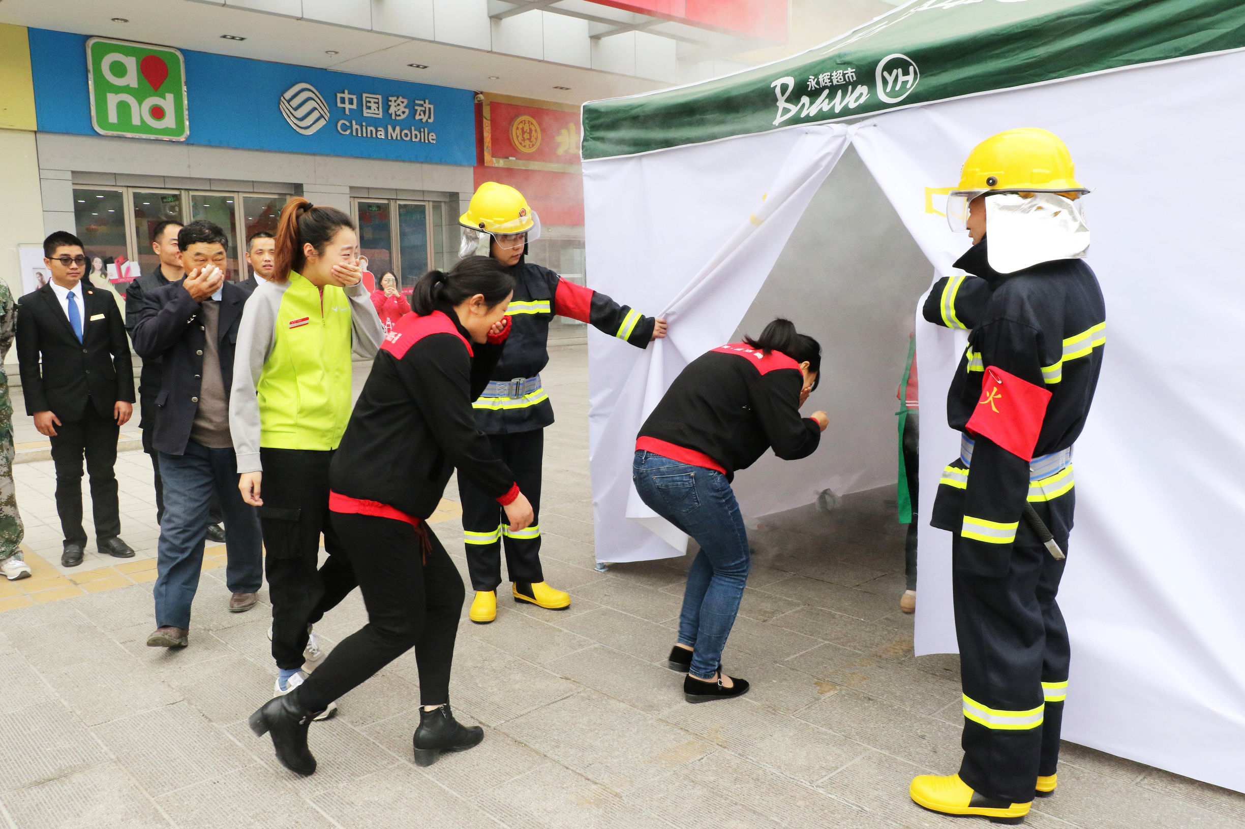 合肥消防演练视频,119消防安全日多部门联合消防演练