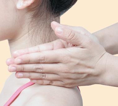 身体正面经络精油spa按摩手法视频,教你按摩的五大手法