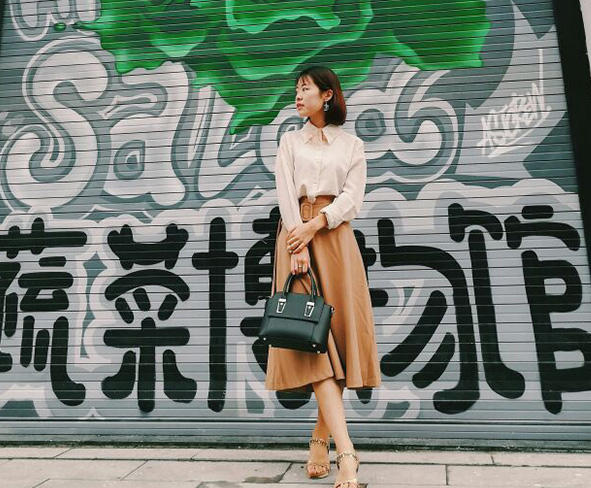 穿高腰裤肚子就胀怎么回事,穿高腰裤小腹凸起