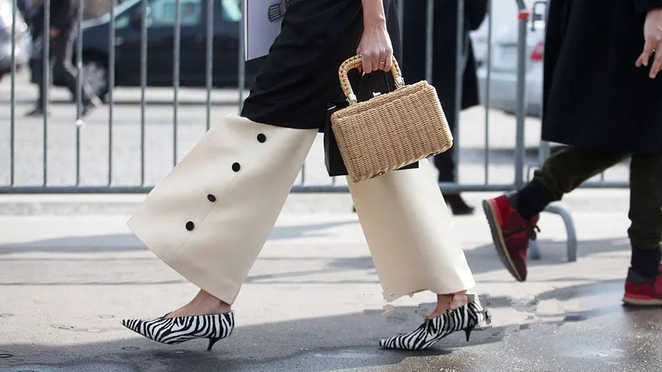 秋冬长筒靴潮搭技巧,秋冬靴子怎么挑