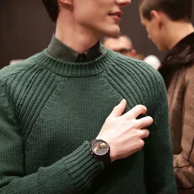 你只知道小怪兽包包火，仙女们已经在追Fendi手表了