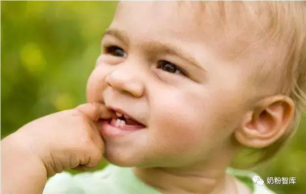 宝宝出牙慢、乳牙缝隙大，怎么办？