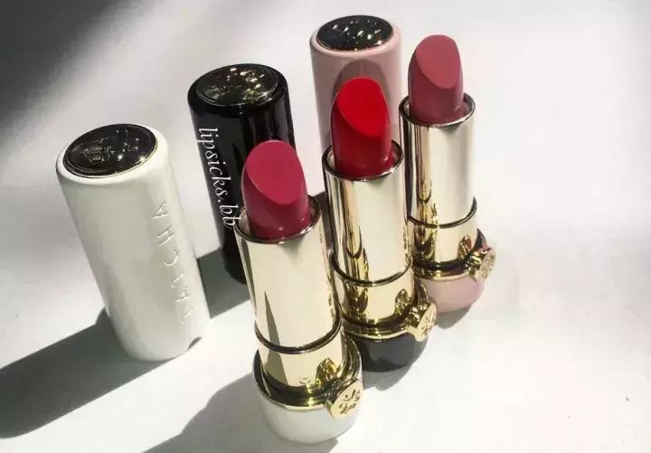 晒男友送的口红,明星晒自己口红