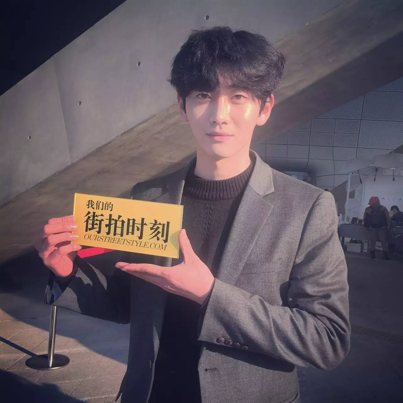 韩国街拍高清时装秀,韩国时装周街拍情侣