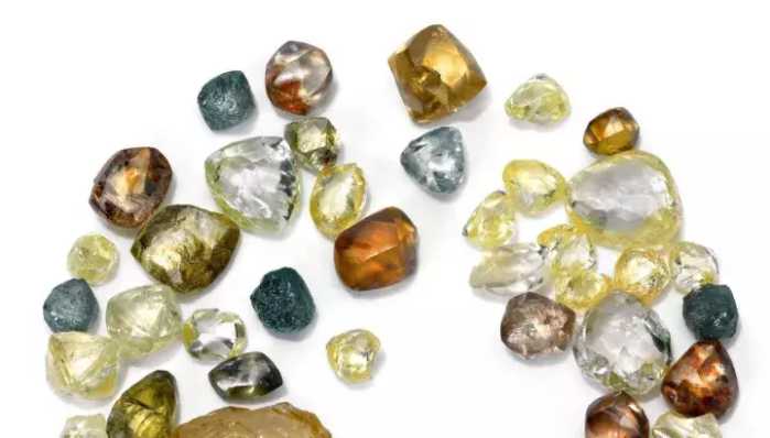 准备结婚了用半年时间挑选钻戒,95后都开始挑钻戒