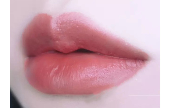 欧莱雅口红小妖金微醺血橙试色,欧莱雅小细管口红试色129