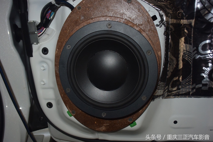 陆巡lc300丹拿三分频,丰田音响改装无损升级