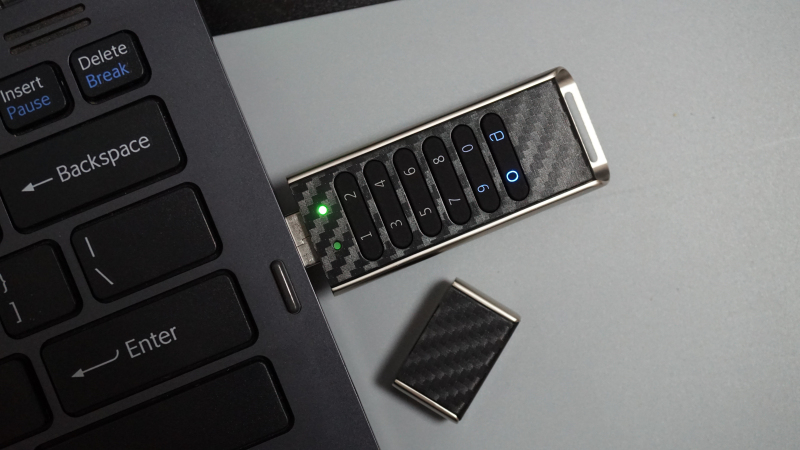 有了这个U盘，再也不用担心你的小姐姐们被别人看到了