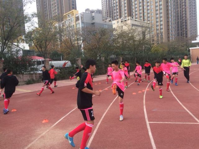 笑傲足球,郑中男儿绿茵写辉煌——郑州中学足球队喜获2017年郑州市“市长杯”青少年校园足球联赛亚军