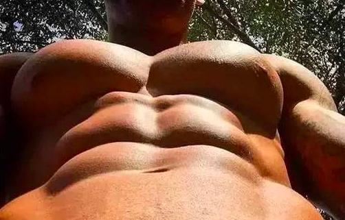 纠正胸往前倾,纠正左右胸肌不一致的动作