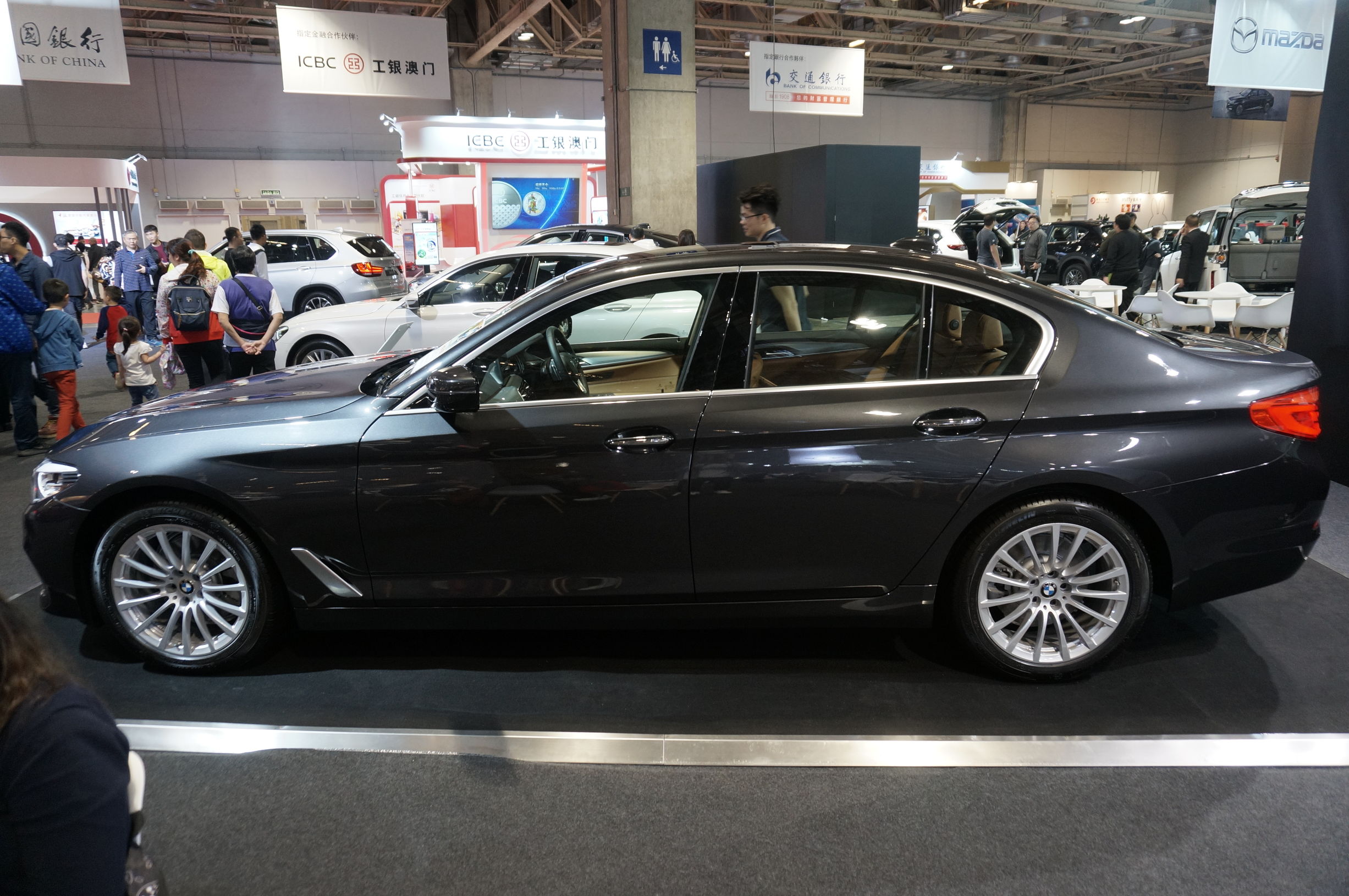 新款宝马标准轴距和长轴距的区别,新款进口宝马520i报价