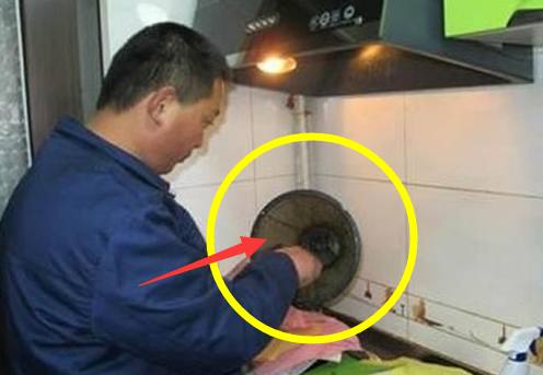 老师傅清洗油烟机一个小诀窍,油烟机用什么方法洗得最干净