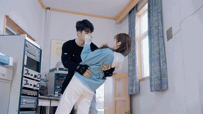 采访陈若仪高清,陈若轩采访说到王一博