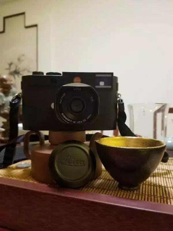 新婚,老婆没有要钻戒,买了一台徕卡