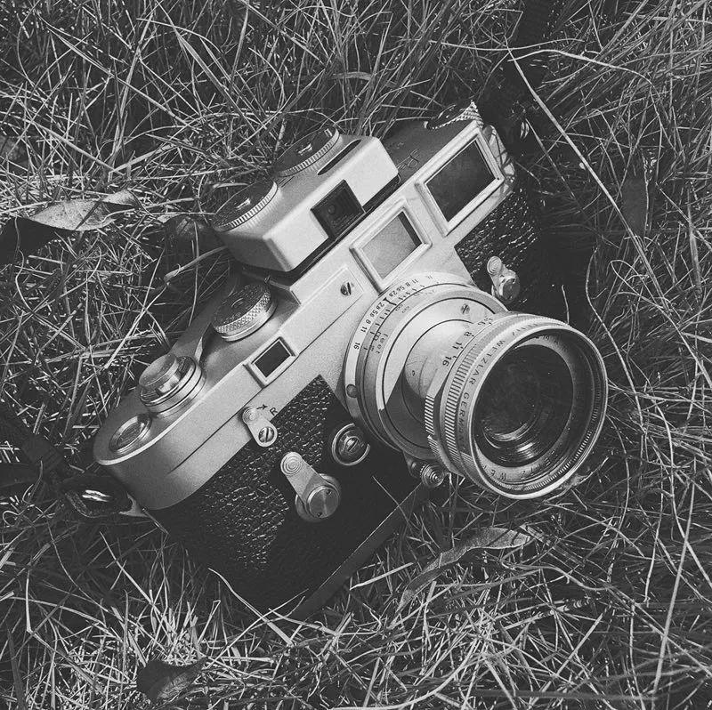 新婚,老婆没有要钻戒,买了一台徕卡