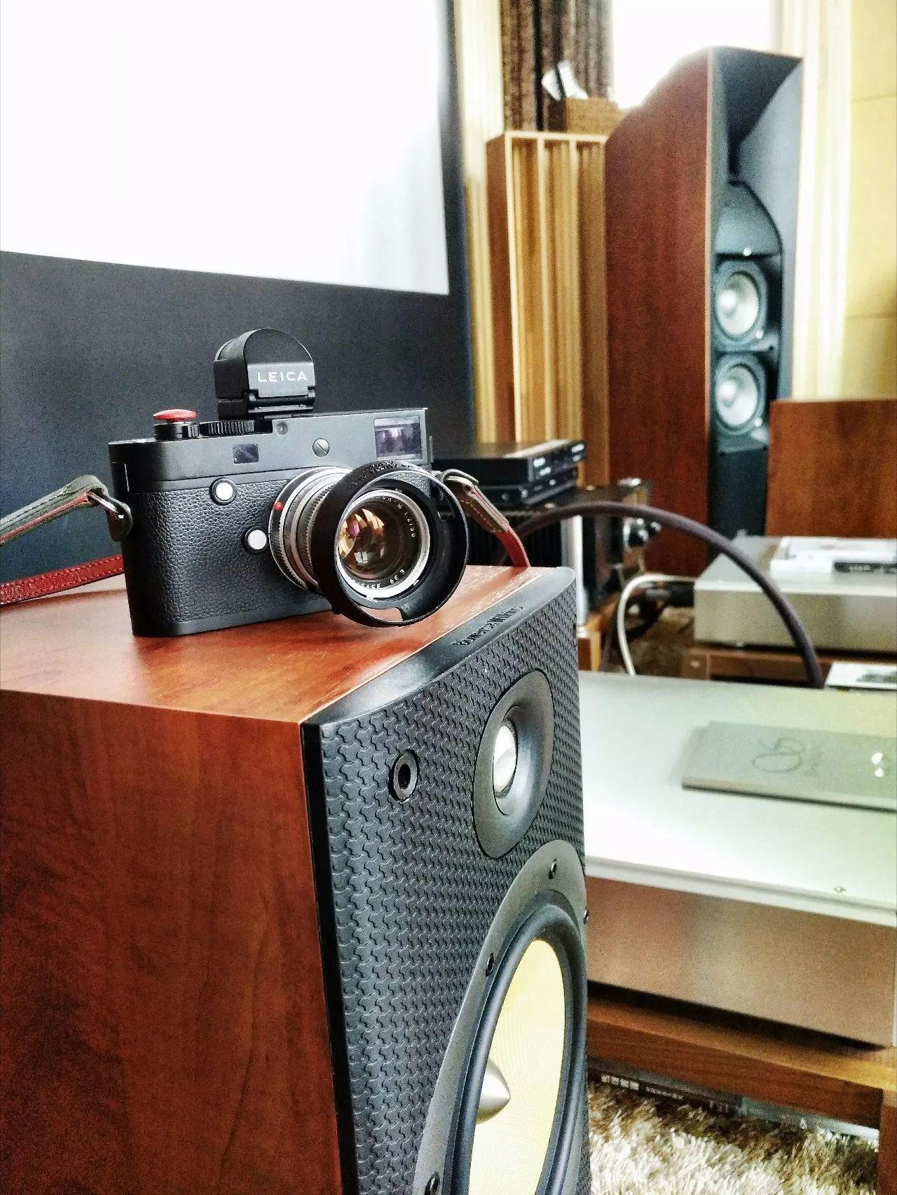 新婚,老婆没有要钻戒,买了一台徕卡