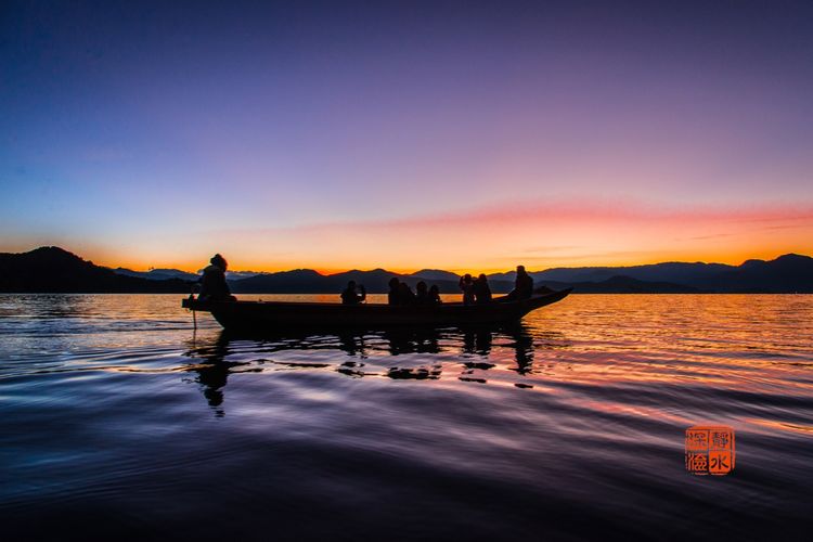 泸沽湖洗涤心灵的纯净之地,泸沽湖迷人的倒影