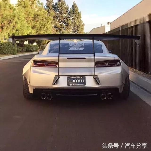 雪佛兰科迈罗大黄蜂现实照片,雪佛兰科迈罗2023款落地价大黄蜂