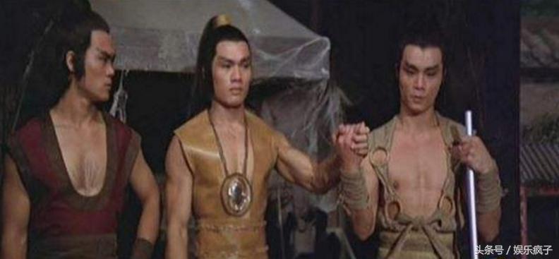 13岁习武,跑了三十多年龙套,如今在美国被金发女郎献吻演主角