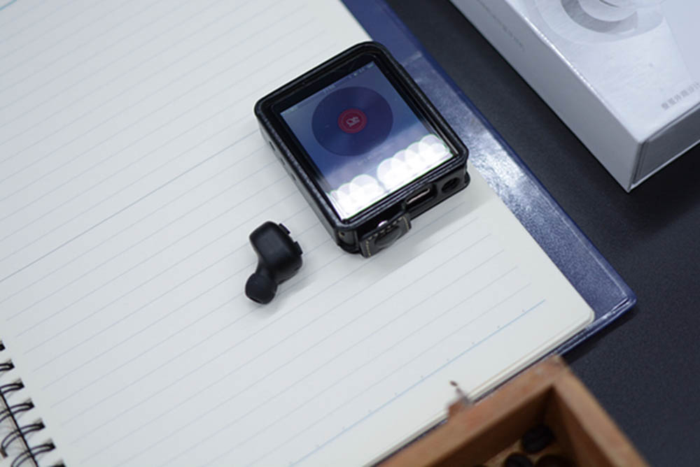 仅有指头大小i!QCY超迷你蓝牙耳机QCYmini1评测