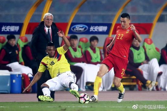 中超球迷暖心标语,中超足球球迷呐喊震撼场面