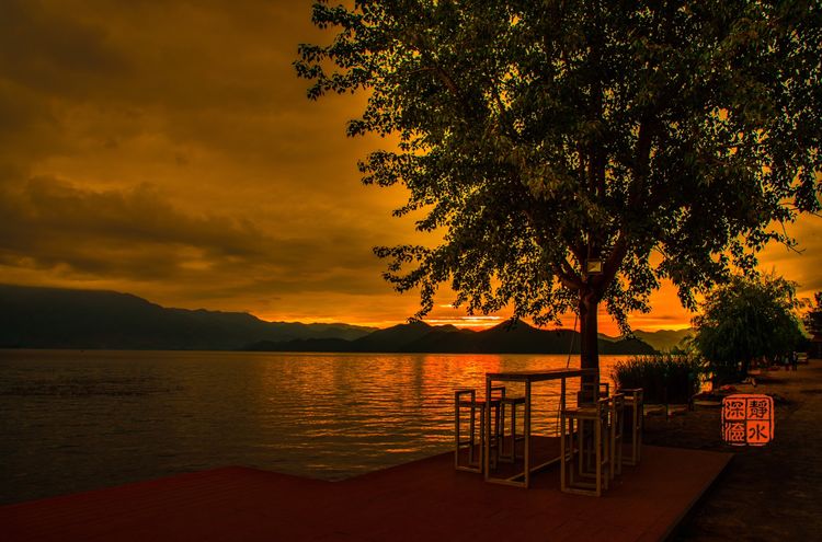 泸沽湖洗涤心灵的纯净之地,泸沽湖迷人的倒影